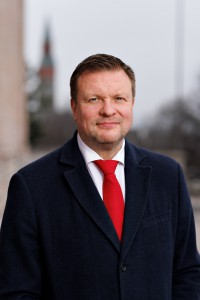 Kansanedustaja Ville Skinnari